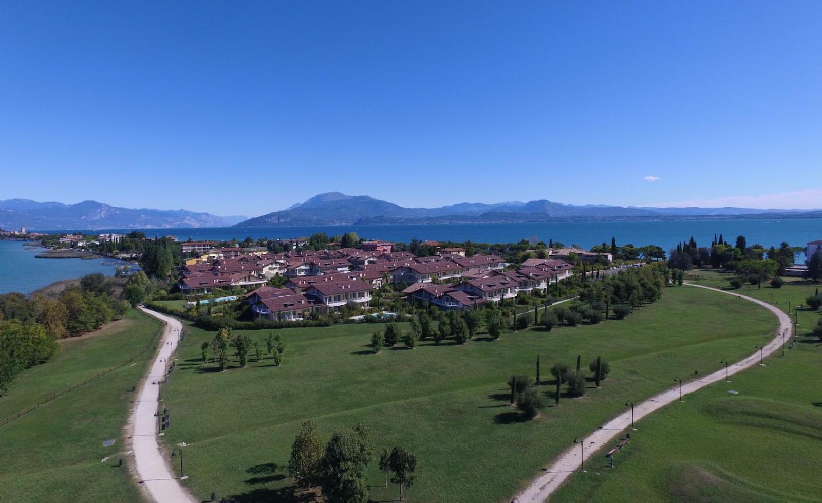 Resort Caesar C4 Sirmione - Gardagate ภายนอก รูปภาพ