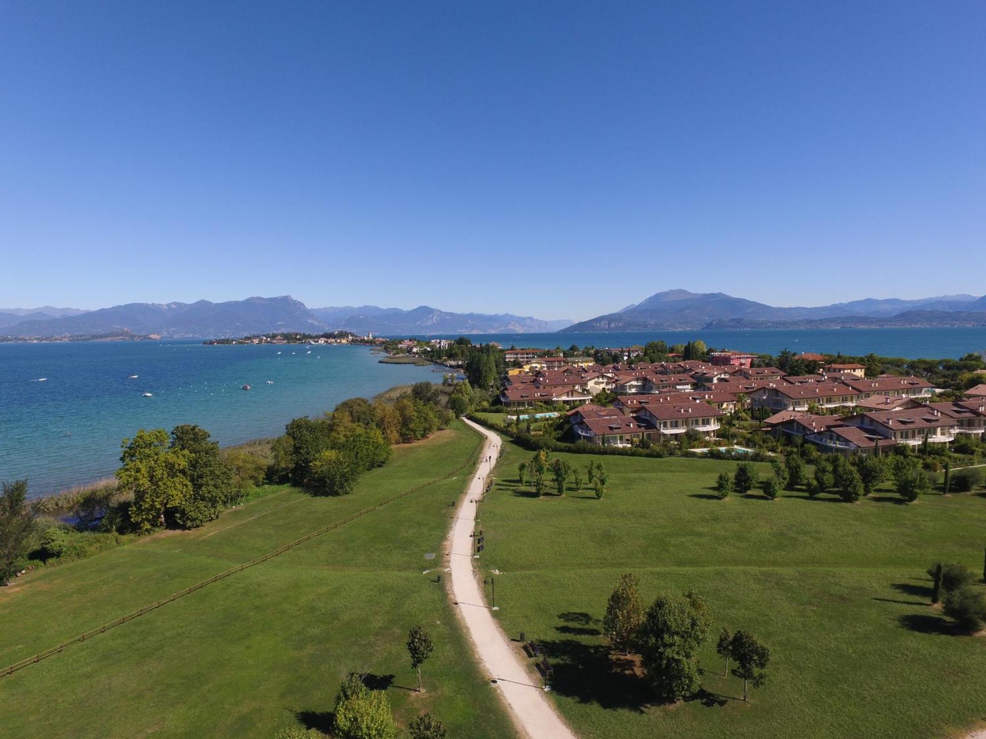 Resort Caesar C4 Sirmione - Gardagate ภายนอก รูปภาพ