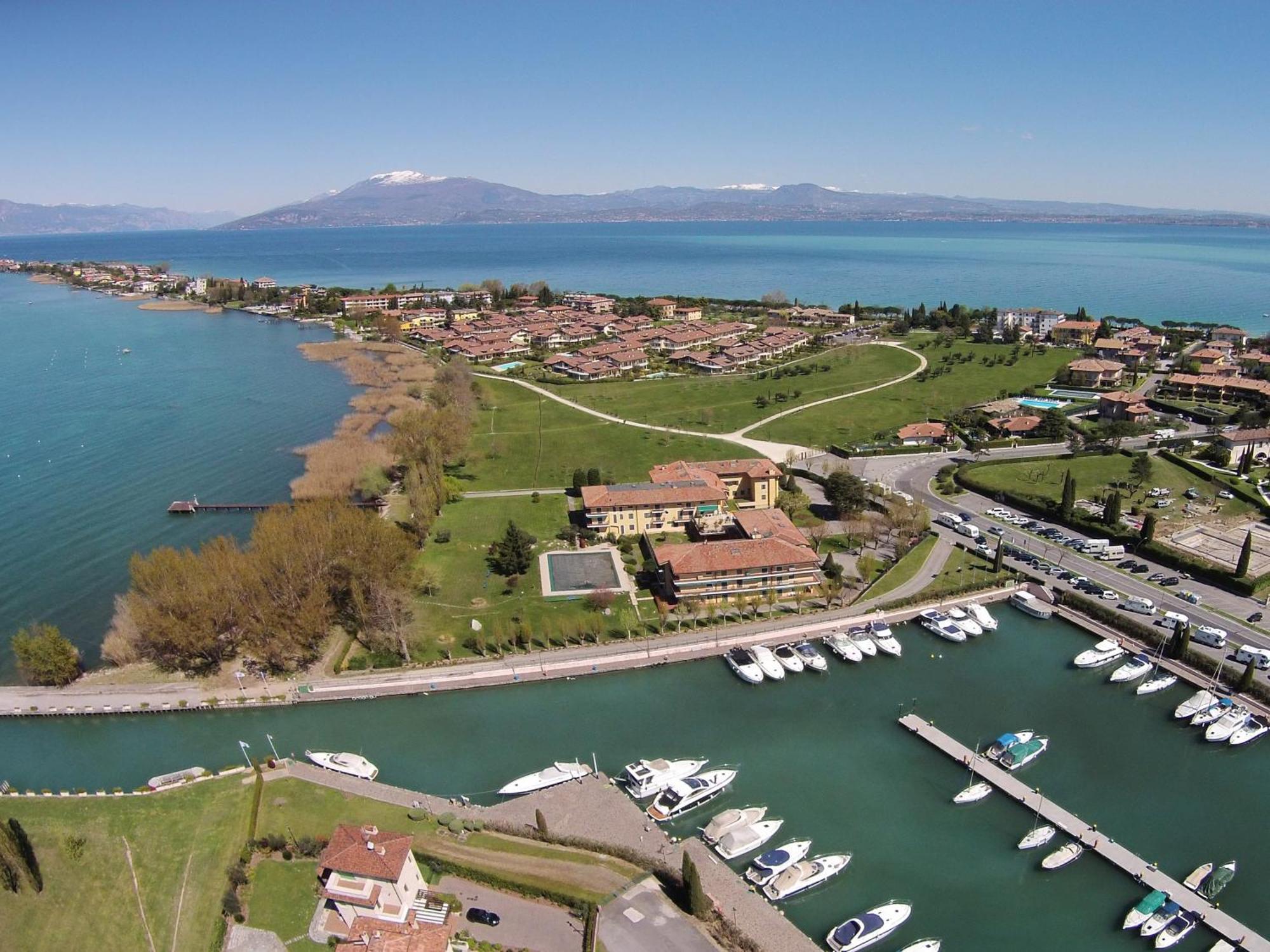 Resort Caesar C4 Sirmione - Gardagate ภายนอก รูปภาพ